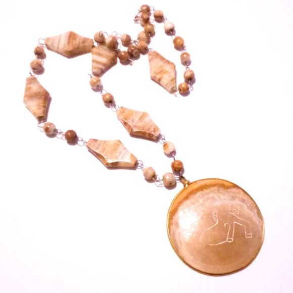 Vintage Mexican Agate Etched Pendant Necklace - Picture 5 of 6